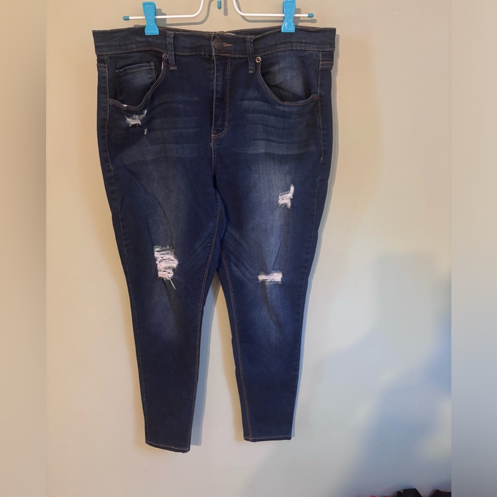 Women’s Distressed Mudd jeans